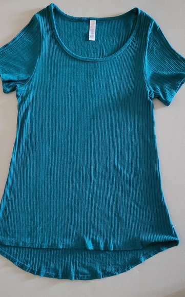 LuLaRoe High-Low Tee - Picture 3 of 10